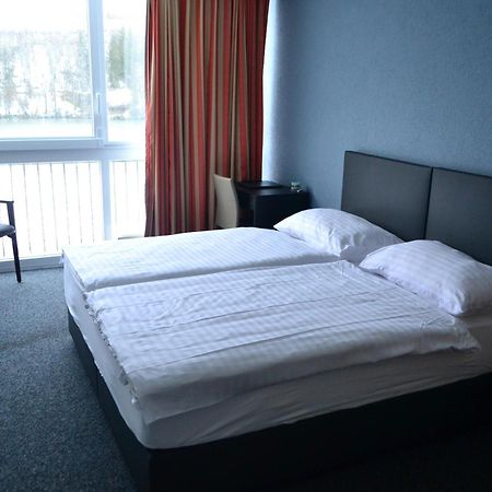 Hotel Les Rives Du Doubs Les Brenets Екстер'єр фото