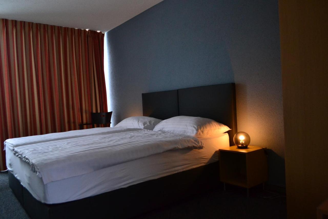 Hotel Les Rives Du Doubs Les Brenets Екстер'єр фото