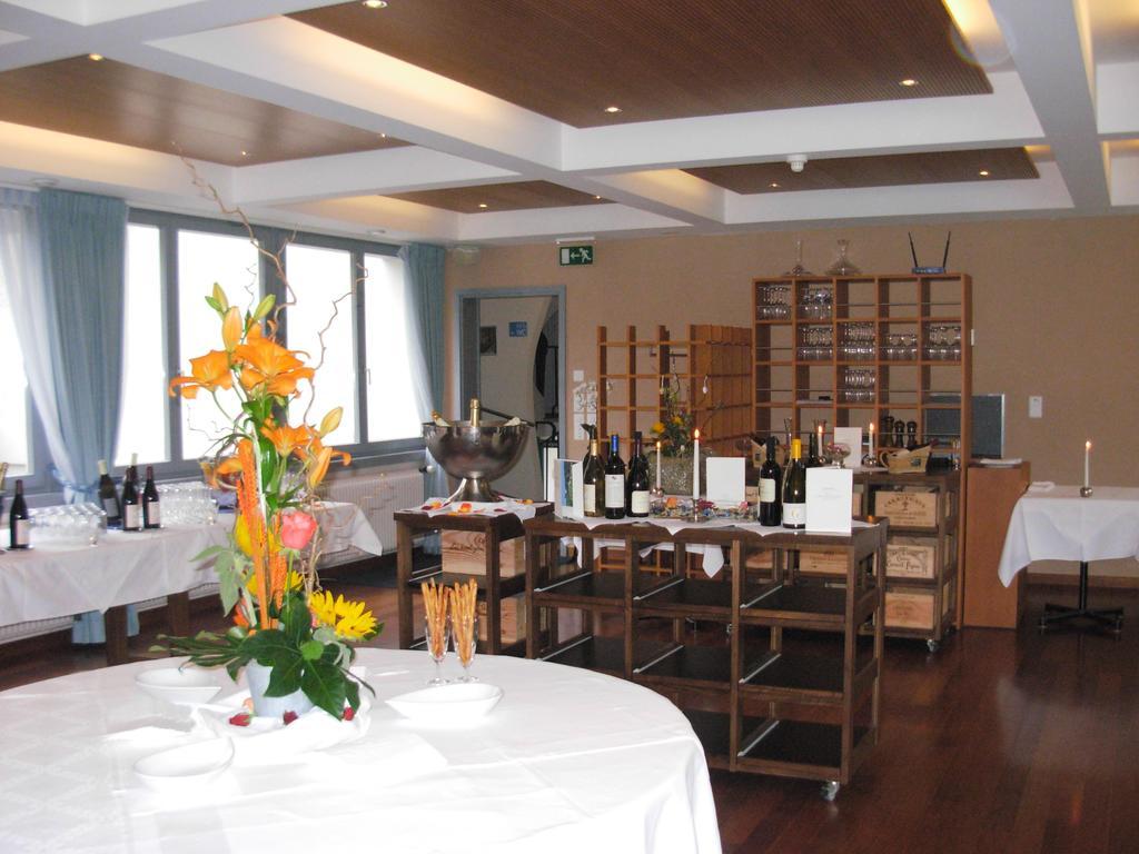 Hotel Les Rives Du Doubs Les Brenets Екстер'єр фото