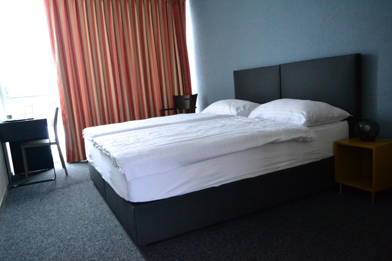 Hotel Les Rives Du Doubs Les Brenets Екстер'єр фото